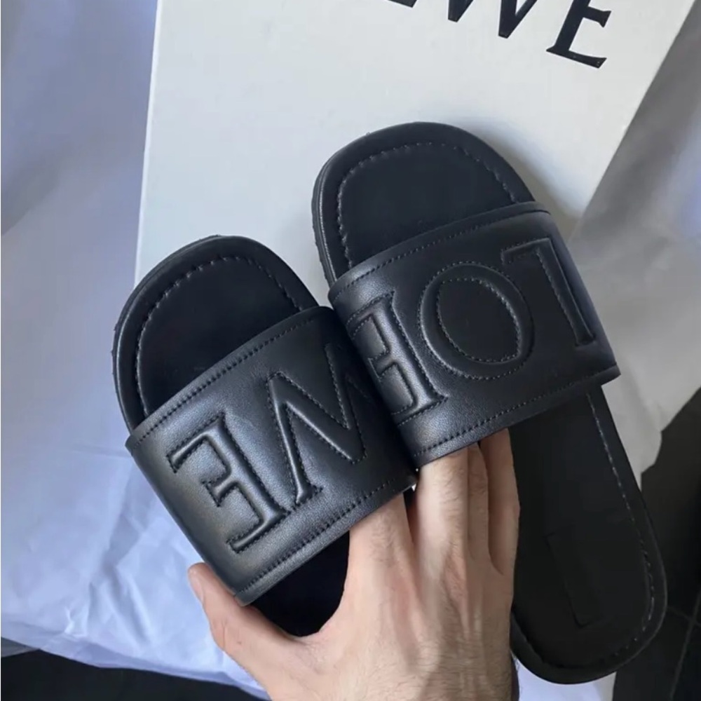 Loewe Leather flip flops New! Authentic!